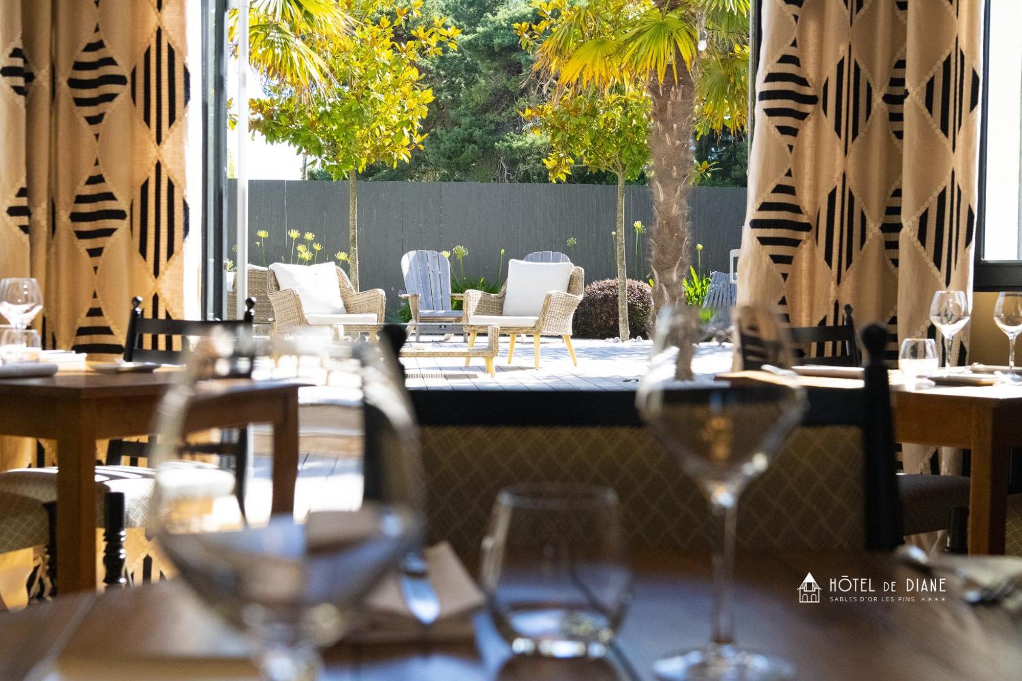 Hotel De Diane Sables-dʼOr-les-Pins Exteriör bild